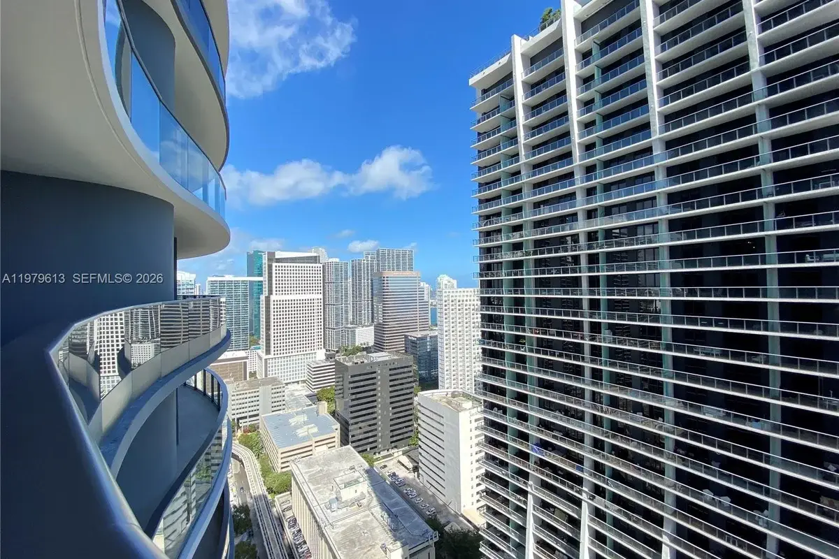 1000 Brickell Plz #3807, Miami: photo 1 of 37
