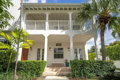707 W 54th St, Miami Beach: photo 1 of 54