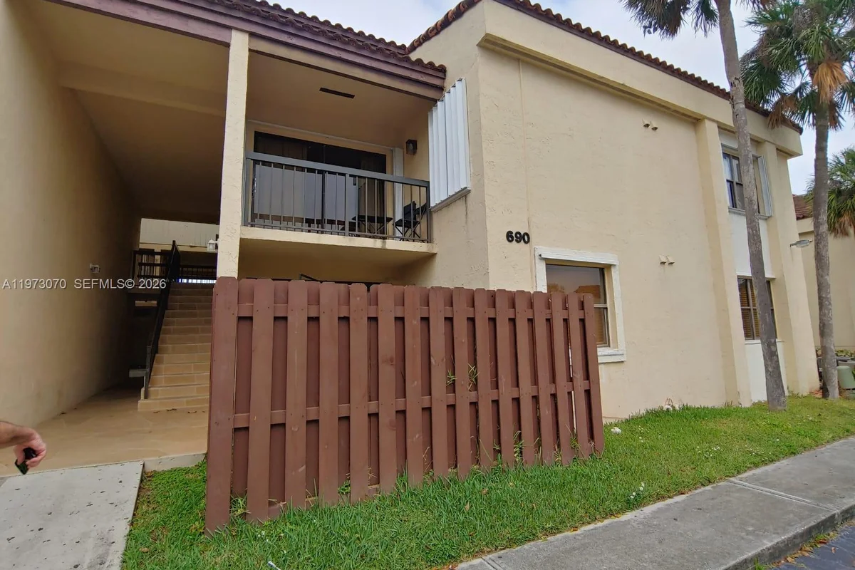 690 W Park Dr #2-204, Miami: photo 1 of 62