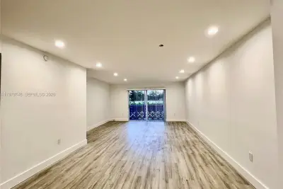 Condo in North Miami: photo 1 of 13