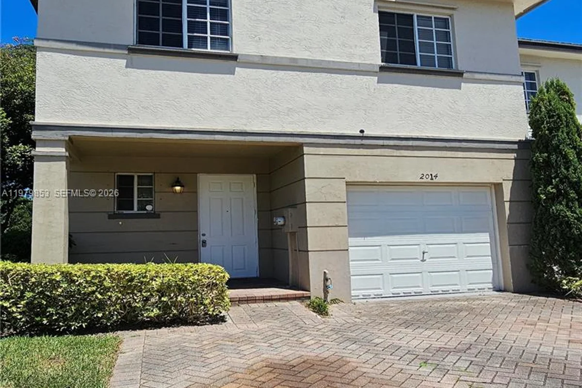 2014 Marsh Harbor Dr, Riviera Beach: photo 1 of 2