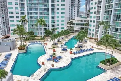 244 Biscayne Blvd #440, Miami: photo 1 of 42