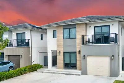 1168 NW 1st St, Florida City: photo 1 of 52