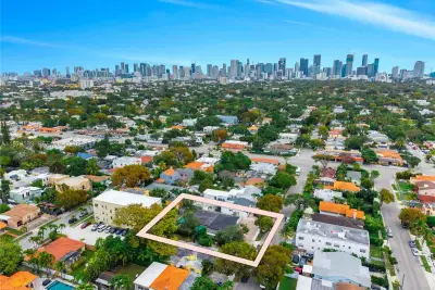 1761 SW 14th St, Miami: photo 1 of 30