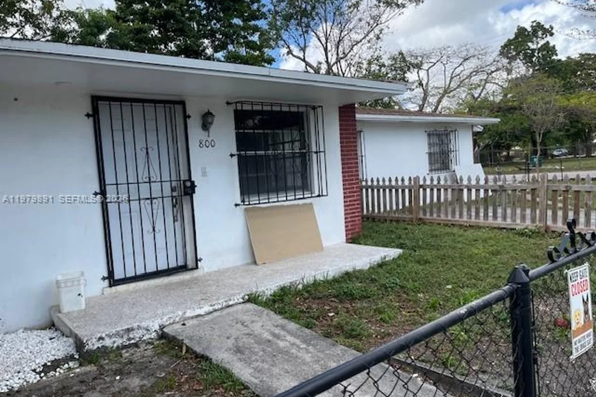 800 NW 29th Ter, Miami: photo 1 of 19