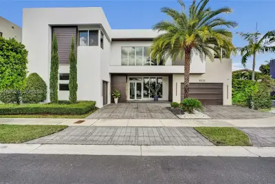 10223 NW 75th Ter, Doral: photo 1 of 84