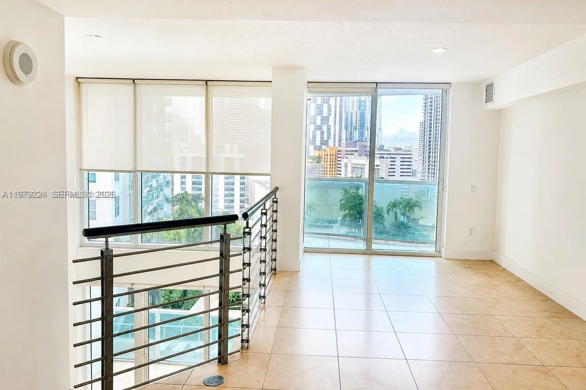 41 SE 5th St #907, Miami: photo 1 of 7