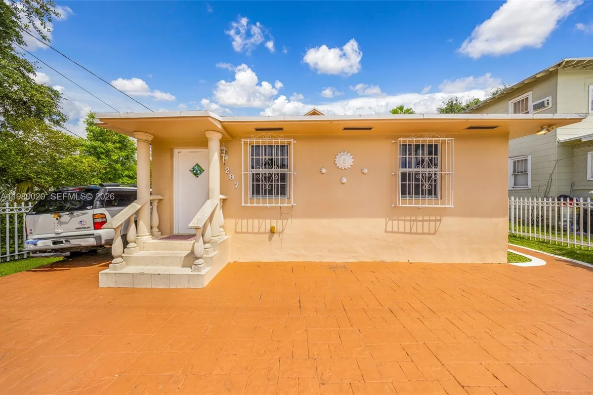 287 NW 31st St, Miami: photo 1 of 30