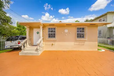 287 NW 31st St, Miami: photo 1 of 30