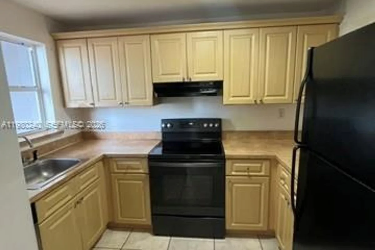 4331 W 11th Ln #65, Hialeah: photo 1 of 8