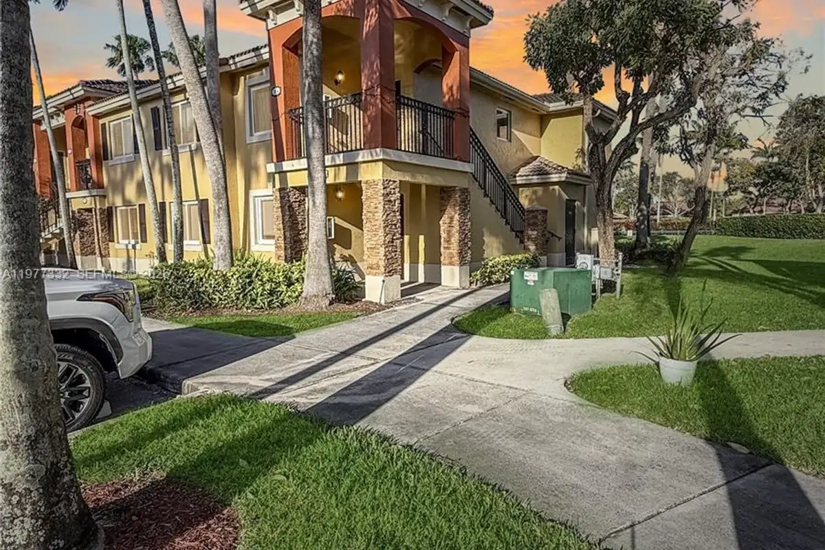945 NE 34th Ave #204, Homestead: photo 1 of 16