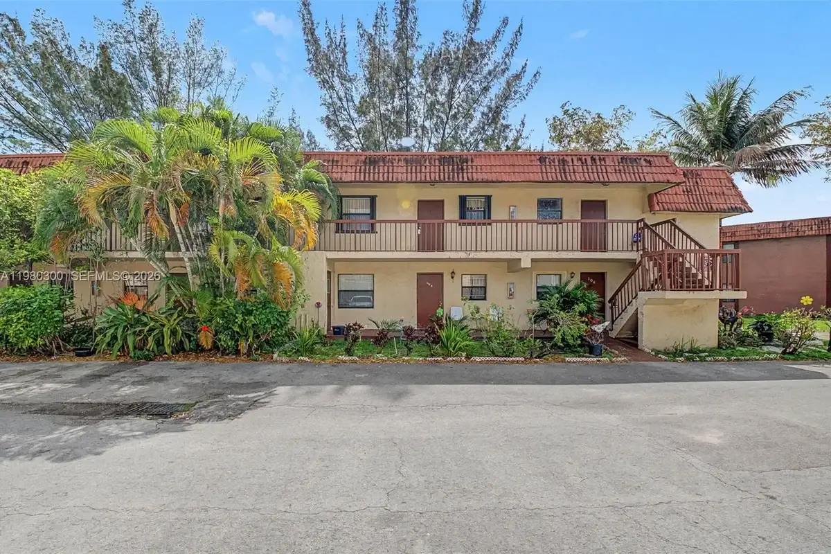6525 W 26th Dr #204-37, Hialeah: photo 1 of 27