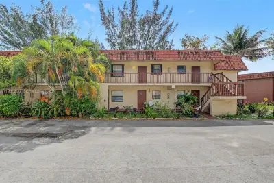 6525 W 26th Dr #204-37, Hialeah: photo 1 of 27