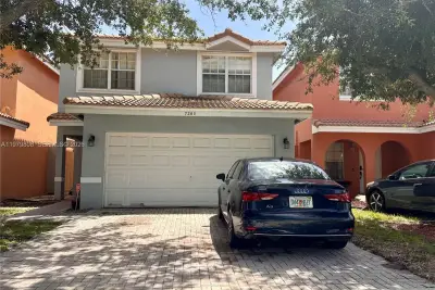 7260 Sienna Ridge Dr, Lauderhill: photo 1 of 27