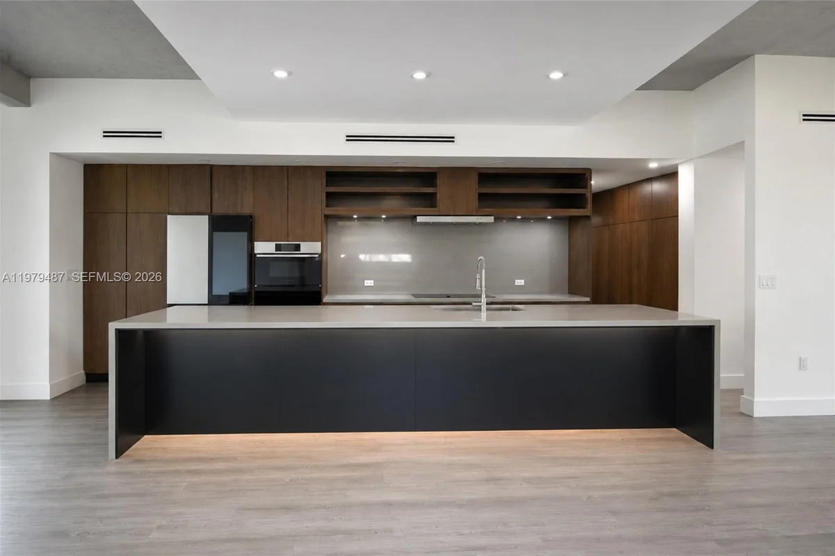 3669 Frow Ave, Miami: photo 1 of 40
