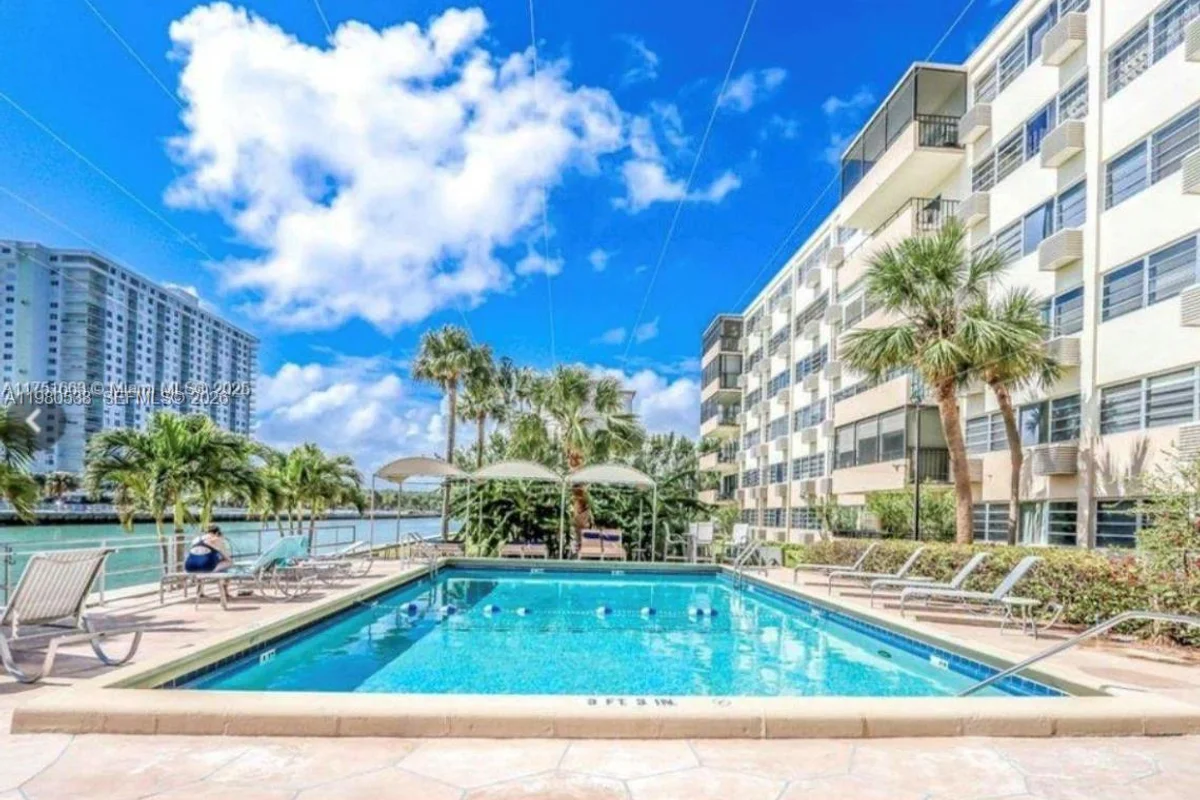 220 Kings Point Dr #106, Sunny Isles Beach: photo 1 of 10