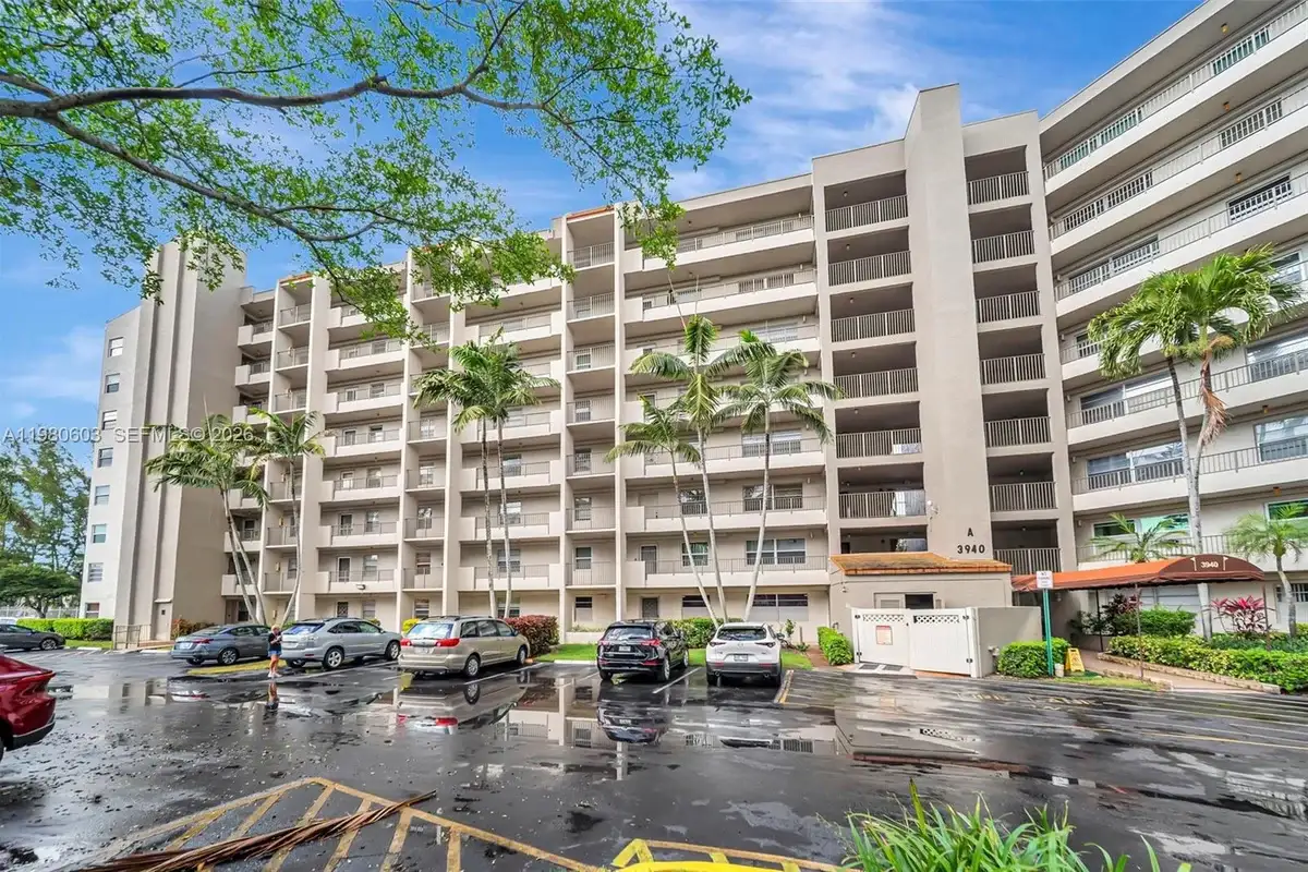 3940 Inverrary Blvd #303-A, Lauderhill: photo 1 of 28
