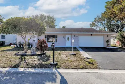 8209 NW 91st Ave, Tamarac: photo 1 of 37