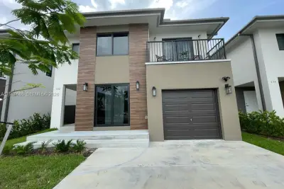 302 NW 11th Ct, Florida City: photo 1 of 91