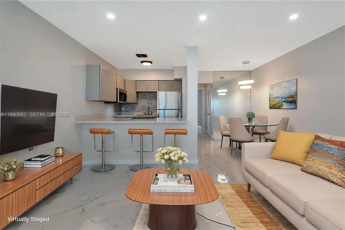 820 SW 11th Ave #14B, Hallandale Beach: photo 1 of 20
