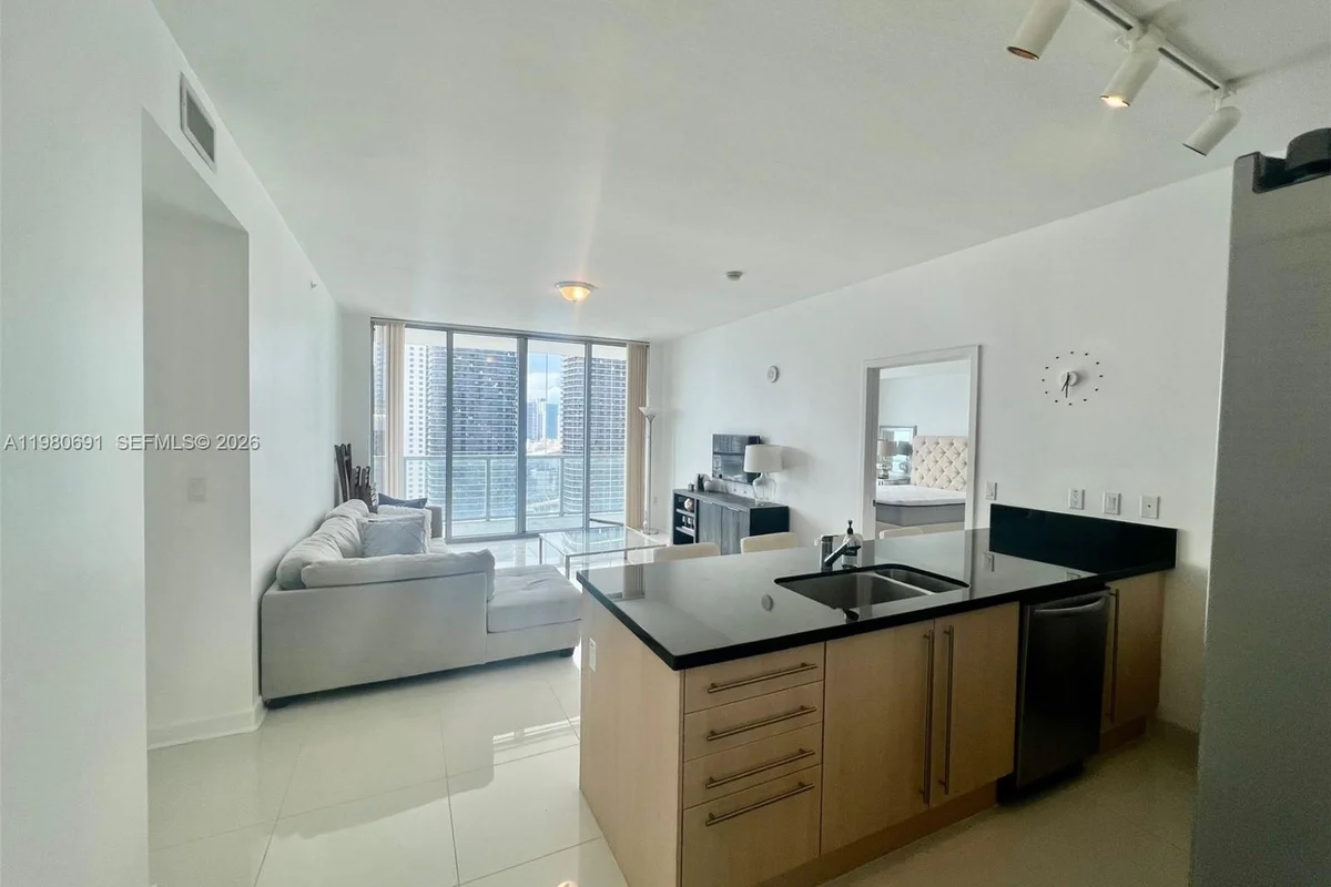 1111 SW 1st Ave #3223, Miami: photo 1 of 35