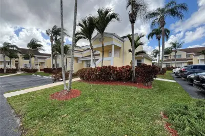 2516 SE 19th Pl #208-A, Homestead: photo 1 of 17