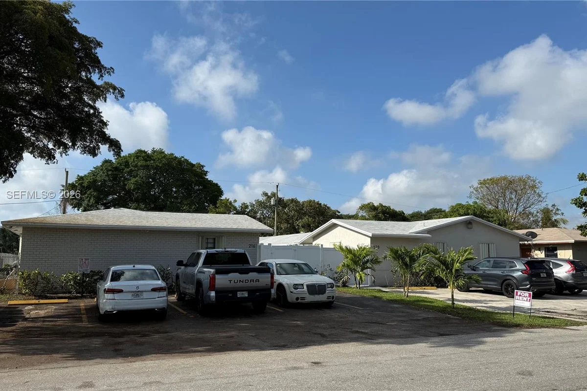 216 NW 12th St, Pompano Beach: photo 1 of 45