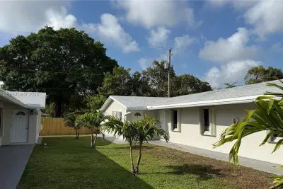 220 NW 12th St, Pompano Beach: photo 1 of 77
