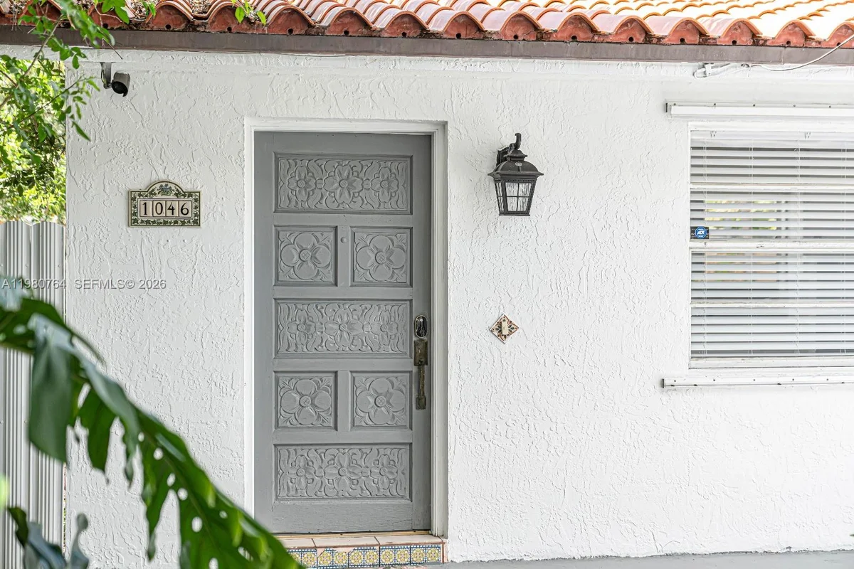 1044 SW 13th Ct #2, Miami: photo 1 of 17