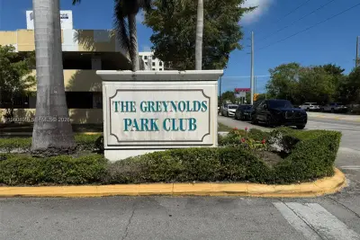 17890 W Dixie Hwy #106, North Miami Beach: photo 1 of 25