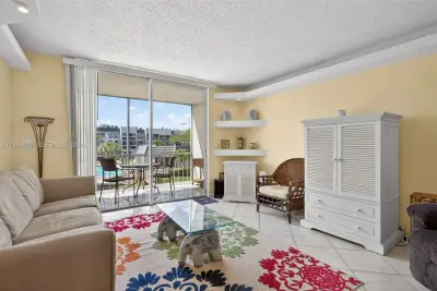 6600 Royal Palm Blvd #207B, Margate: photo 1 of 15