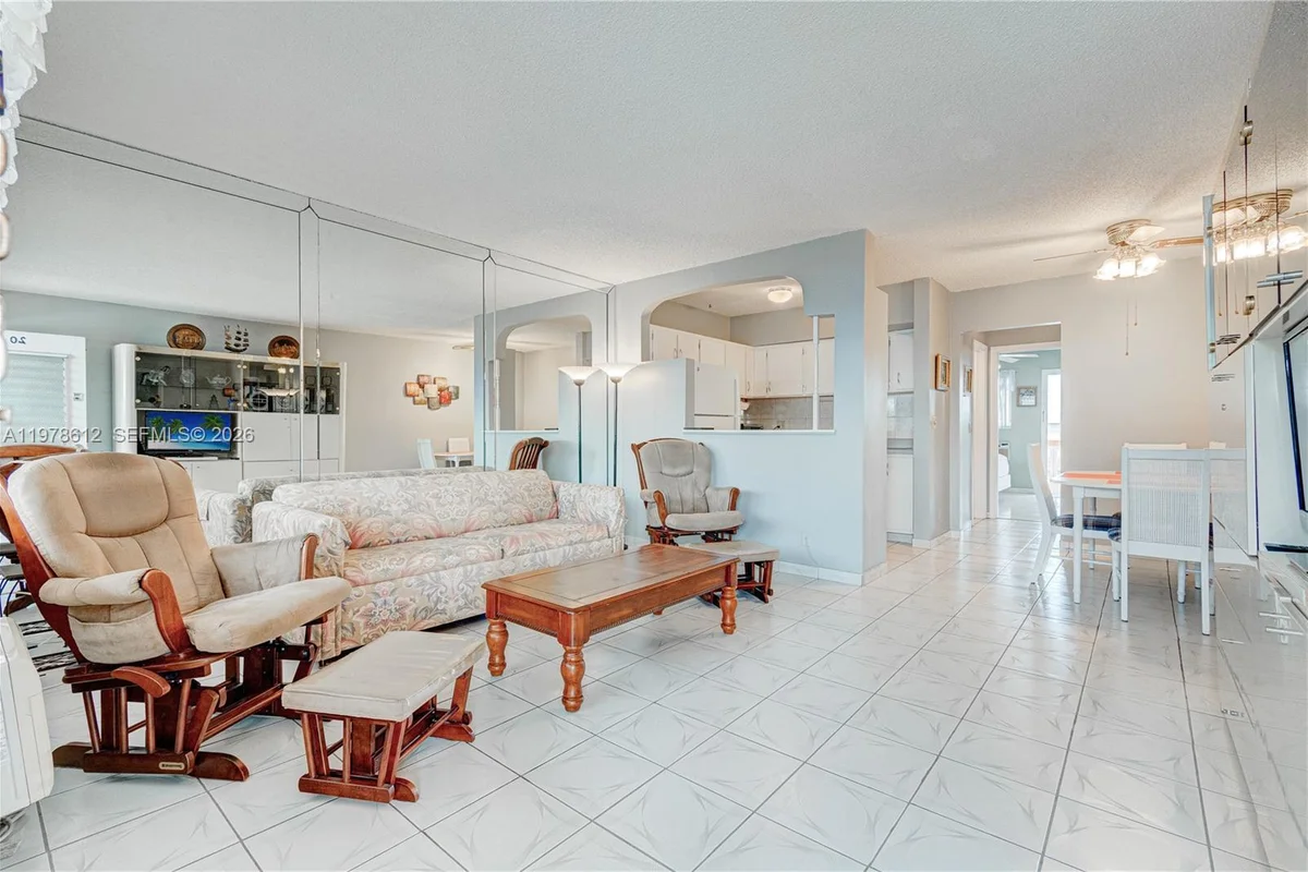 800 SW 10th Ter #20T, Hallandale Beach: photo 1 of 25
