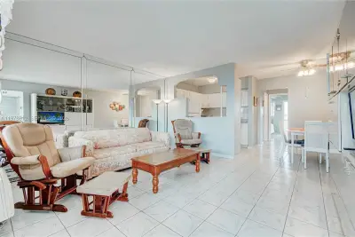 800 SW 10th Ter #20T, Hallandale Beach: photo 1 of 25