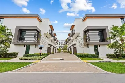1056 N Victoria Park Rd, Fort Lauderdale: photo 1 of 36