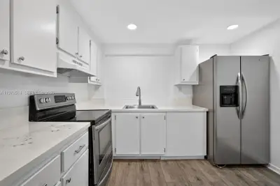 9091 Lime Bay Blvd #107, Tamarac: photo 1 of 36