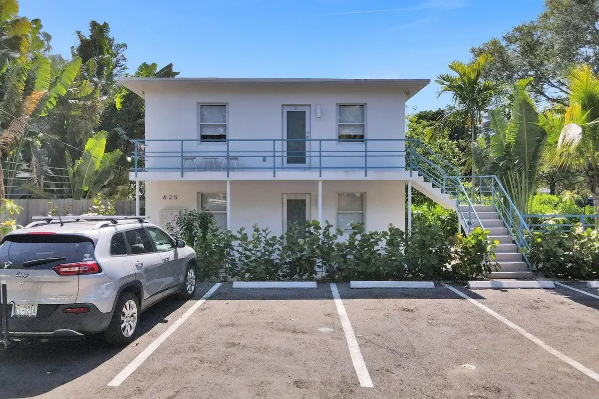 625 NE 13th Ave #03, Fort Lauderdale: photo 1 of 31