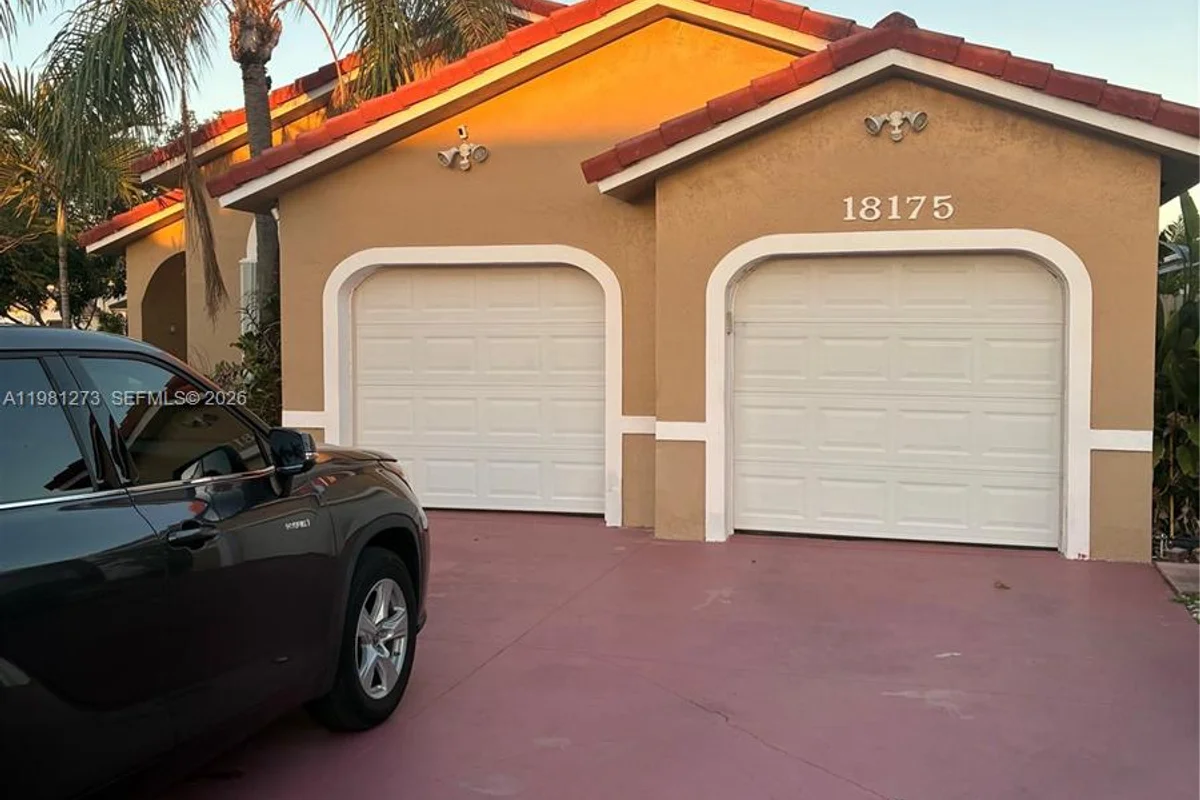 18175 NW 61st Ave, Miami: photo 1 of 7