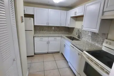 409 Executive Center Dr #208, West Palm Beach: photo 1 of 11