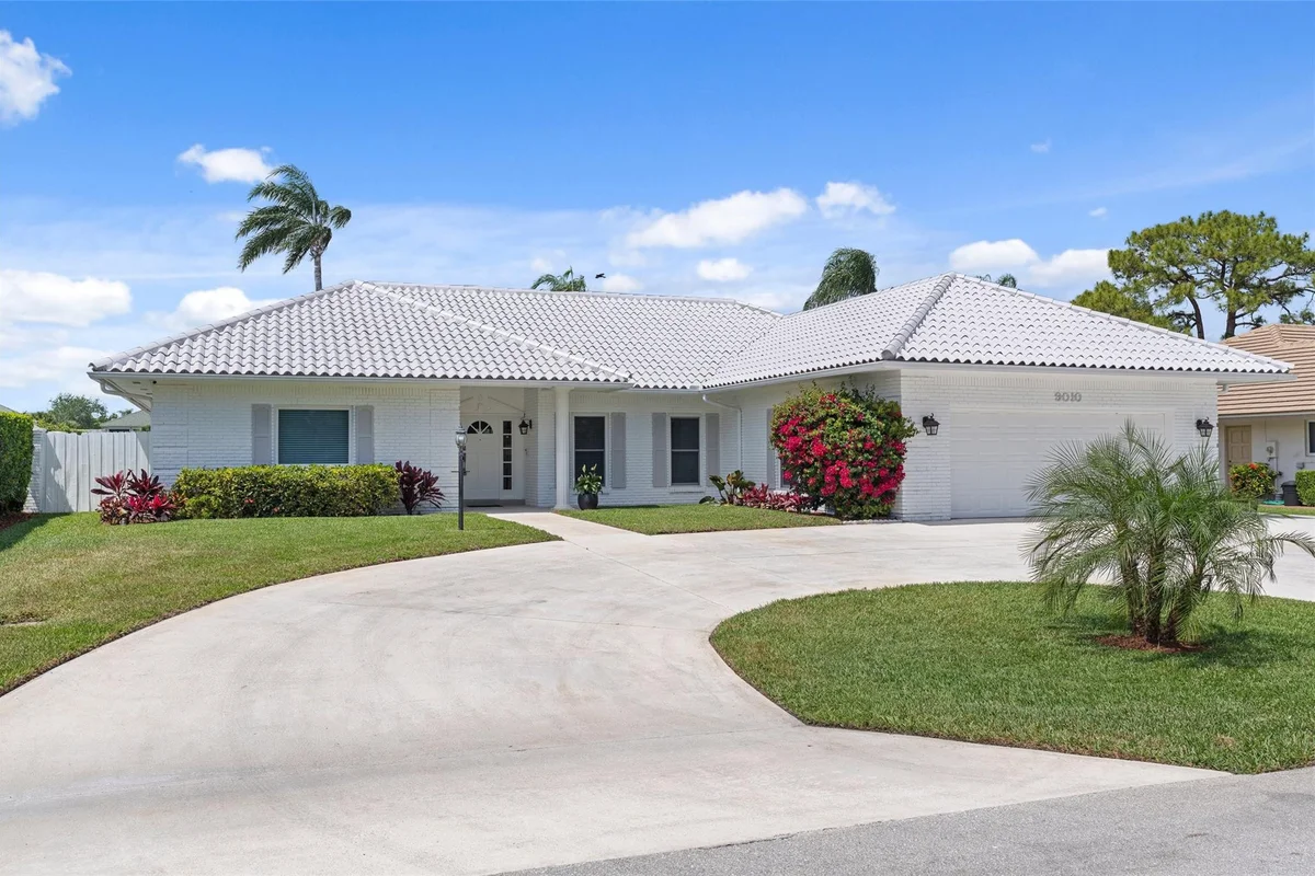 9010 Gardens Glen Cir, Palm Beach Gardens: photo 1 of 60