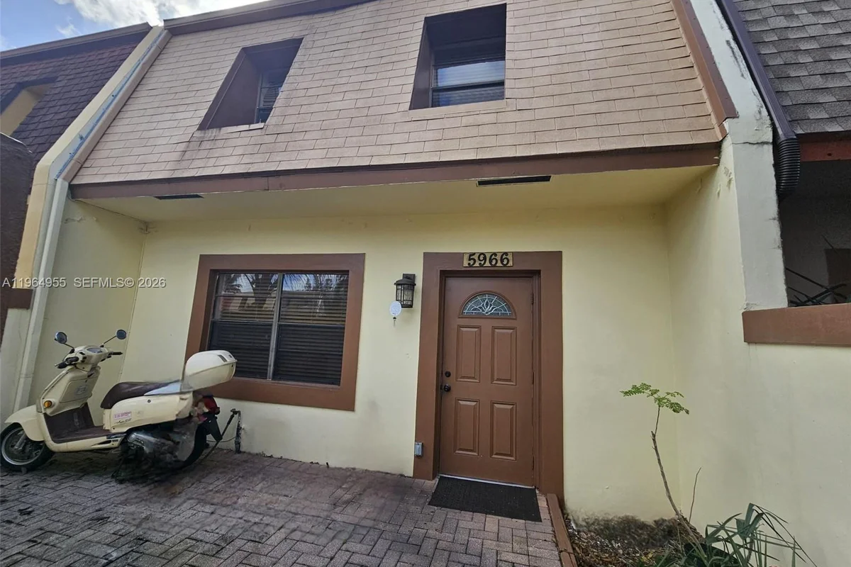 5966 NW 24th Ct, Sunrise: photo 1 of 10
