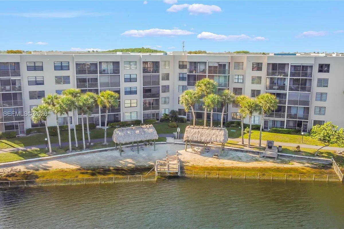 1100 Colony Point Cir #201, Pembroke Pines: photo 1 of 23