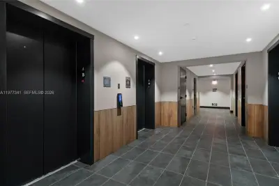121 NE 5 St #1500, Miami: photo 1 of 22