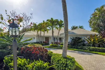 2720 Cardinal Cir, Gulf Stream: photo 1 of 28