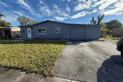 House in Sunrise: photo 1 of 1