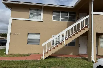 1001 Twin Lakes Dr #29-D, Coral Springs: photo 1 of 6