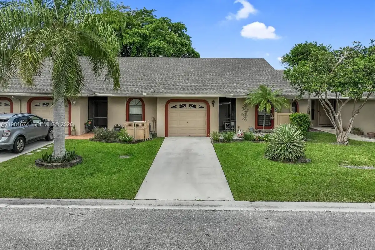 7641 NW 99th Ave, Tamarac: photo 1 of 48
