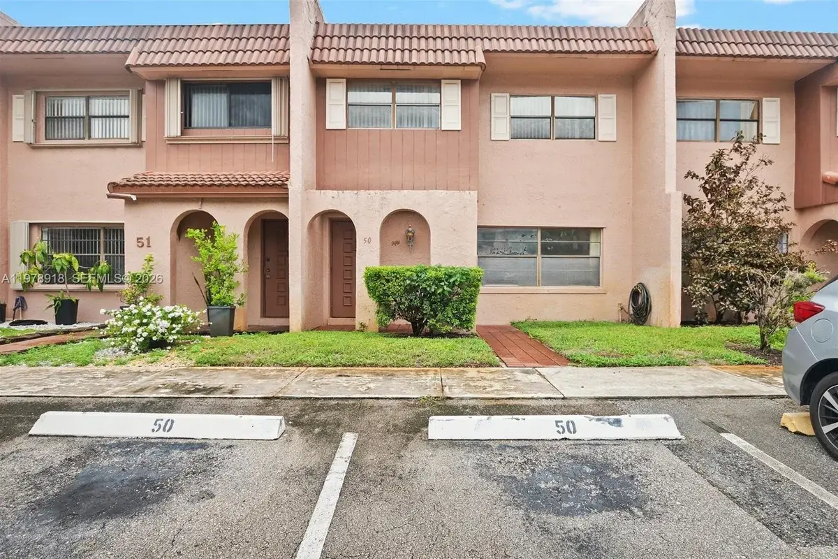 50 Matador Ln #3-23, Davie: photo 1 of 26