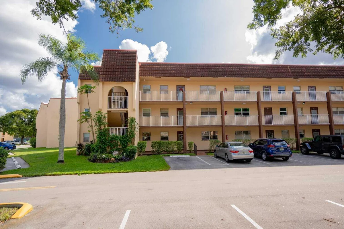 8861 Sunrise Lakes Blvd #301, Sunrise: photo 1 of 17