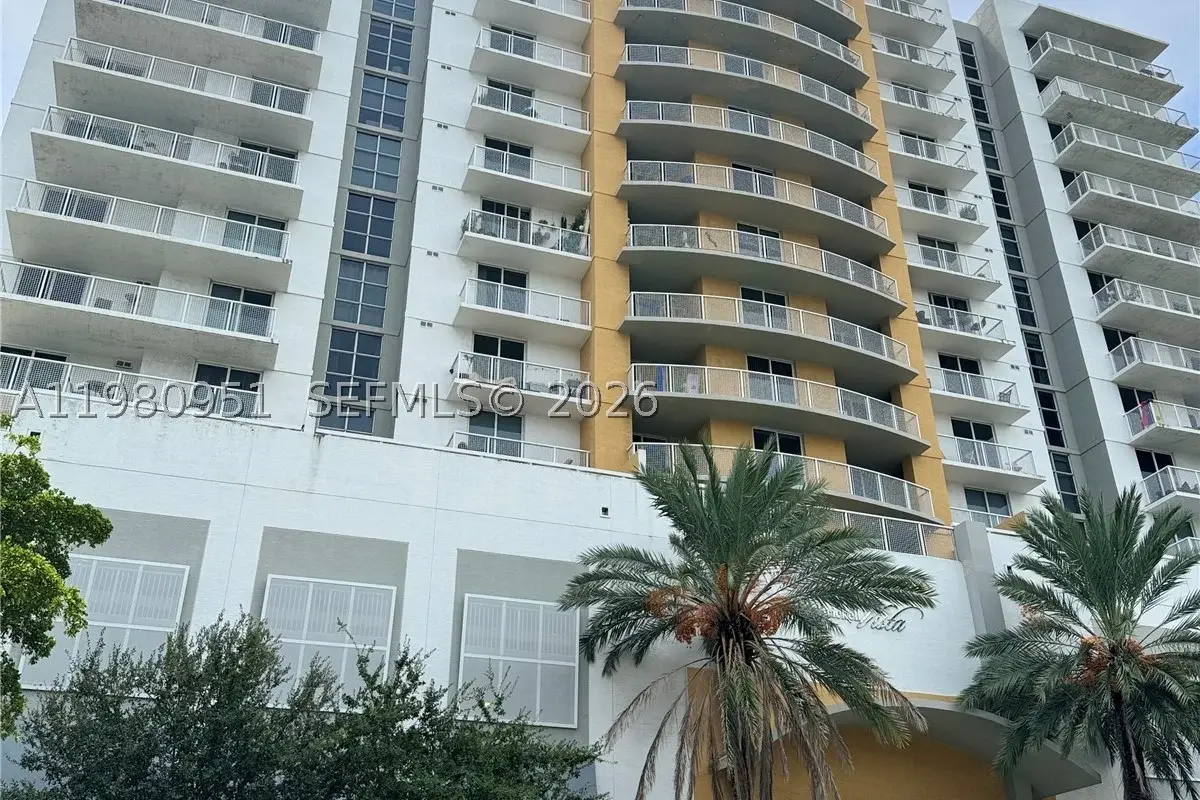 900 SW 8th St #604, Miami: photo 1 of 38
