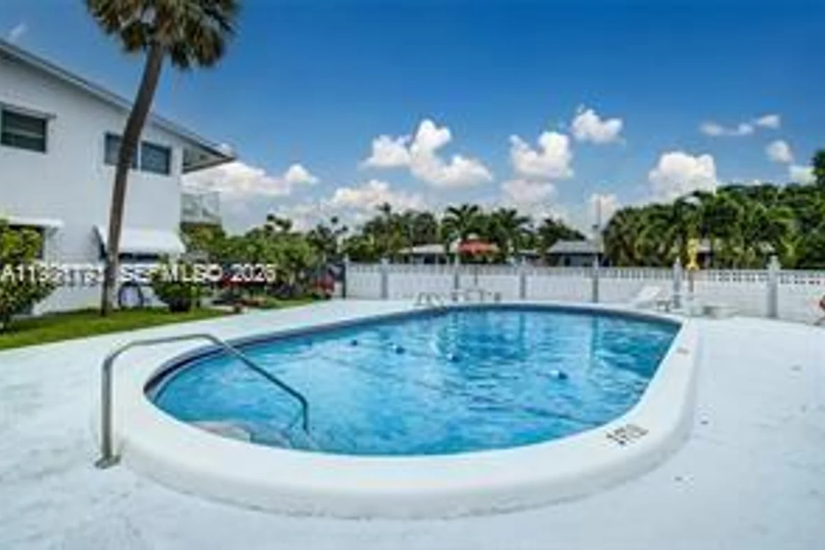 2020 NE 51st Ct #203, Fort Lauderdale: photo 1 of 30